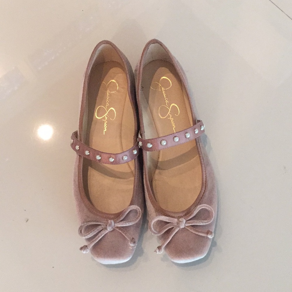 Jesica Simpson flat cute shoes
